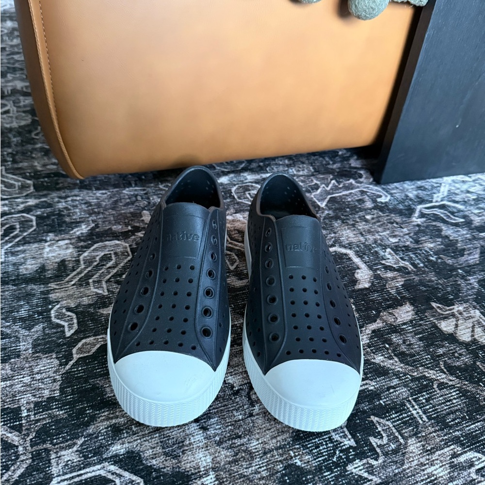 Native Black and White Jefferson Shoe M7 W9